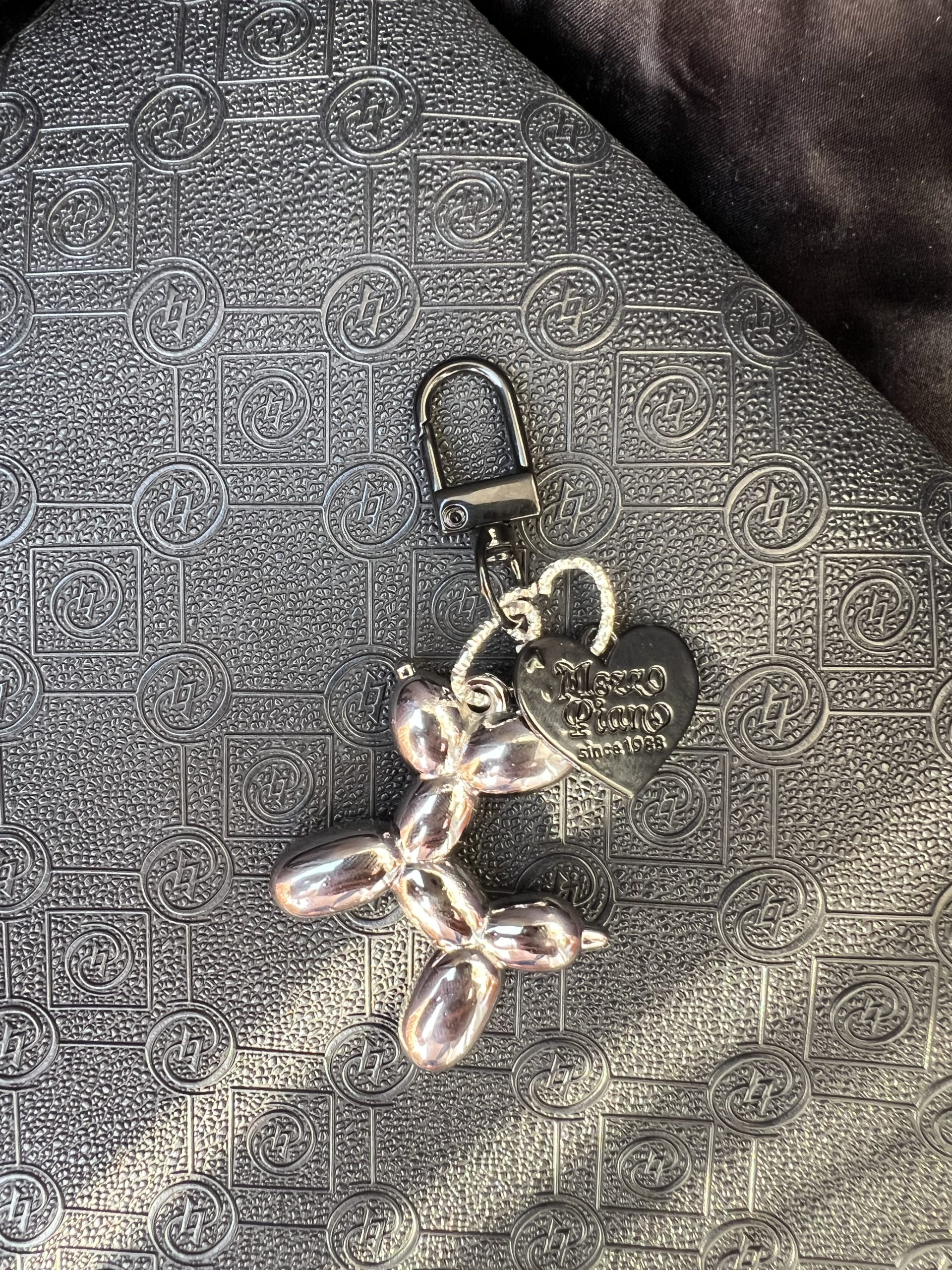Baloon Dog Black Charm